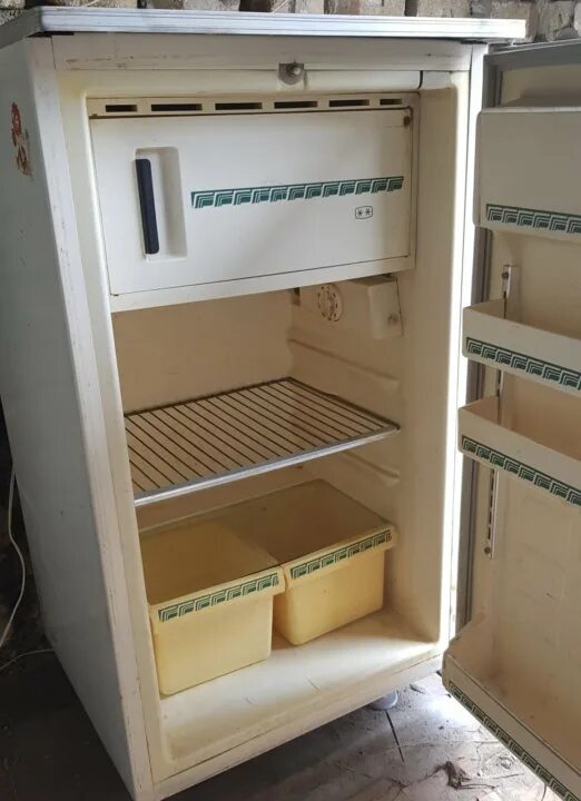 Холодильник смоленск регулировка температуры. Смоленск 3е. Заводской номер холодильник Смоленск 3е КШ-1401970. Смоленск 3е габариты. Холодильник Смоленск 3е.