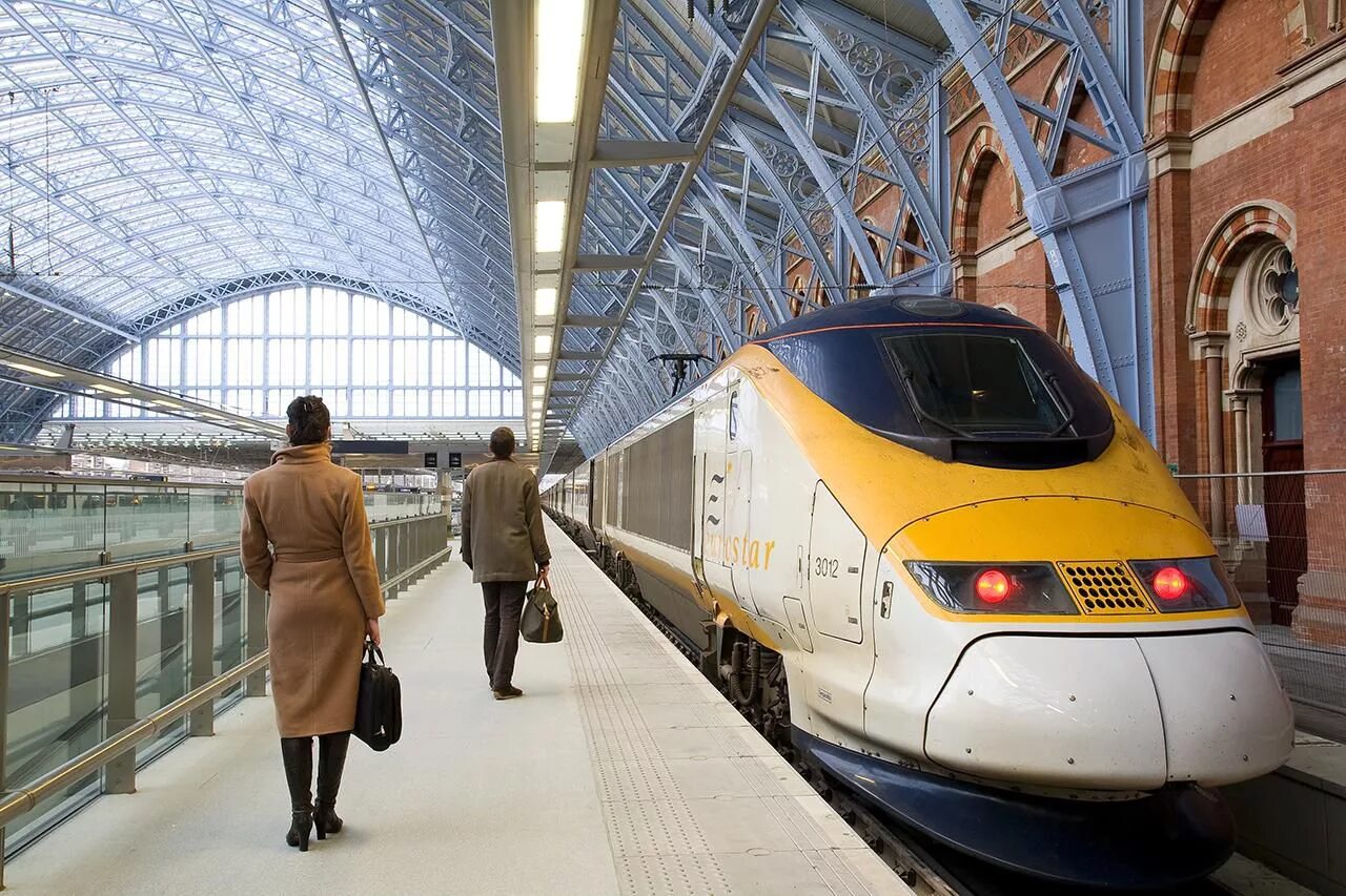 Железная дорога париж вена. Eurostar поезд Париж Лондон. Поезд Евростар Лондон. Лондон вокзал Евростар. Евростар Париж.