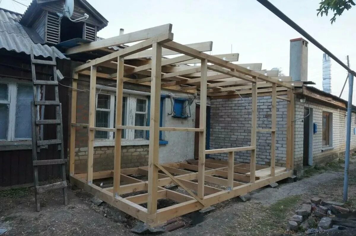 Каркас террасы из бруса 150х150. Каркасная пристройка к дому. Пристройка веранды. Пристрой веранда к деревянному дому. Веранда пристроенная к дому.