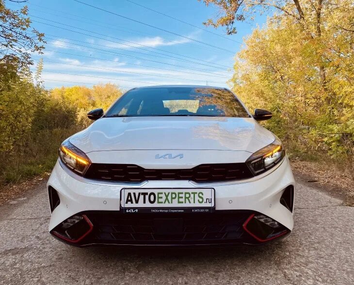 Купить новый Kia Cerato IV 2.0 AT (150 л.с.) бензин автомат в Москве: белый Киа 