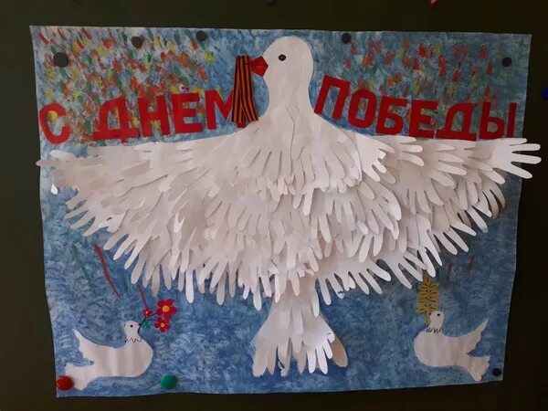 Коллективная работа миру мир. Голубь из ладошек аппликация. голубь из ладошки. голубь мира из ладошек к 9 мая. аппликация голубь мира из ладошек.