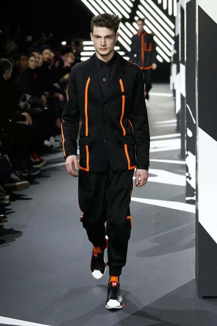 Йоджи Ямамото y3. Yohji Yamamoto y3 одежда. Y-3 Yohji Yamamoto показ. Йоджи Ямамото y-3 одежда 2019. Y 3 мужской