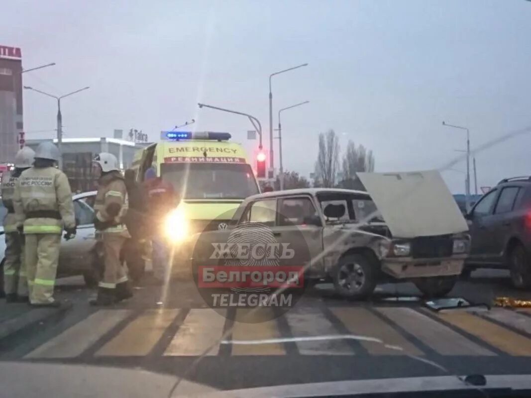 Новости белгород телеграмм жесть сегодня. ДТП В Белгороде вчера на перекрестке. Умный перекресток Белгород. Авария на спутнике Белгород 2020. ДТП на перекрёстке в районе «Белгород-арены».