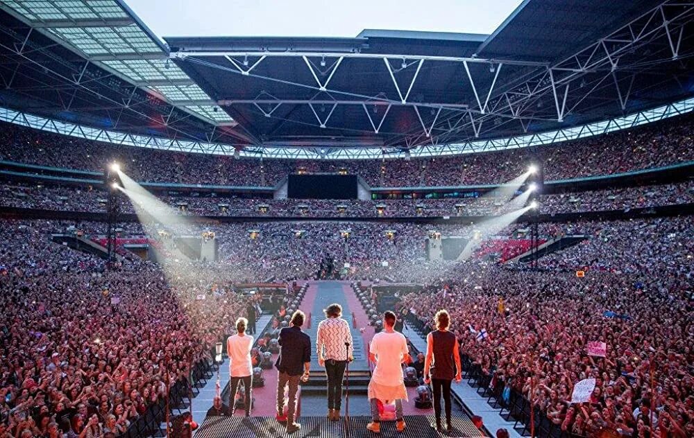 В каком году был этот концерт. Стадион wembley bts. one direction concert. one direction концерт. концерт бтс на стадионе уэмбли.