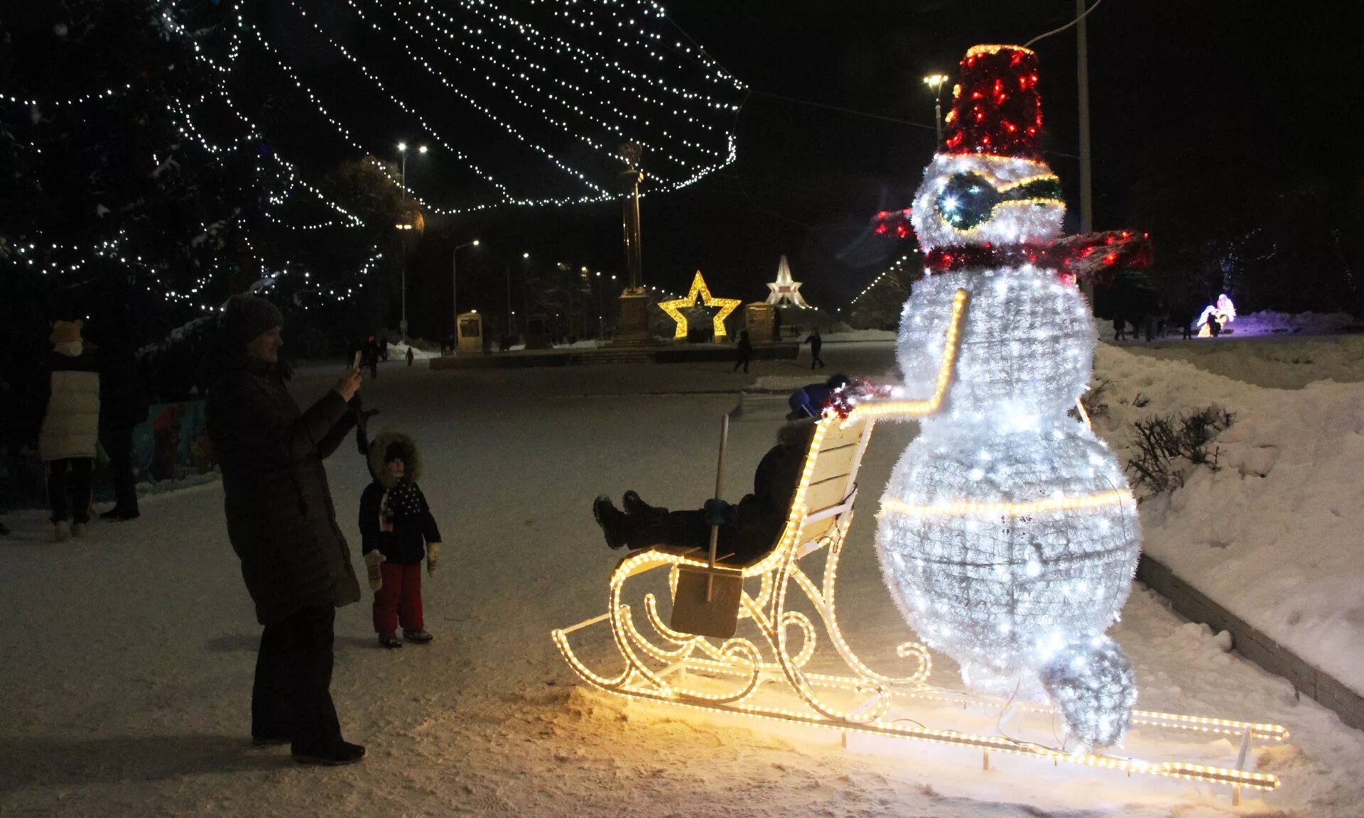 брянск. новогодняя елка в богородицке. где провести новогоднюю ночь в брянске. новогодний брянск. елка в сквере карла маркса в брянске.