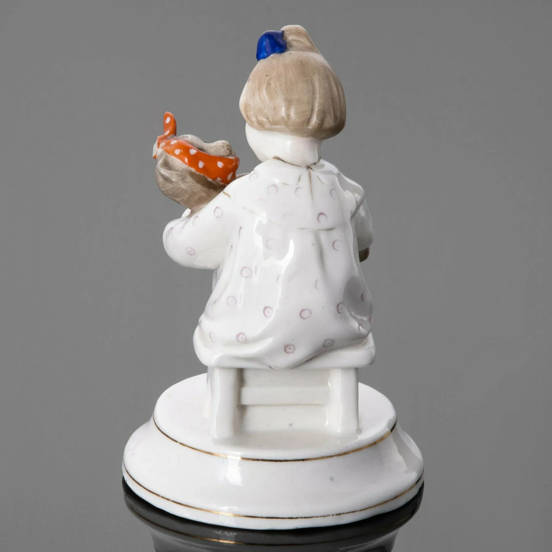 Статуэтка девочка с мишкой. Колыбельная. Фарфор пзхк девочка солнышко. Статуэтка девочка с куклой колыбельная лфз. Фарфоровая фигурка: " девочка с мишкой ".