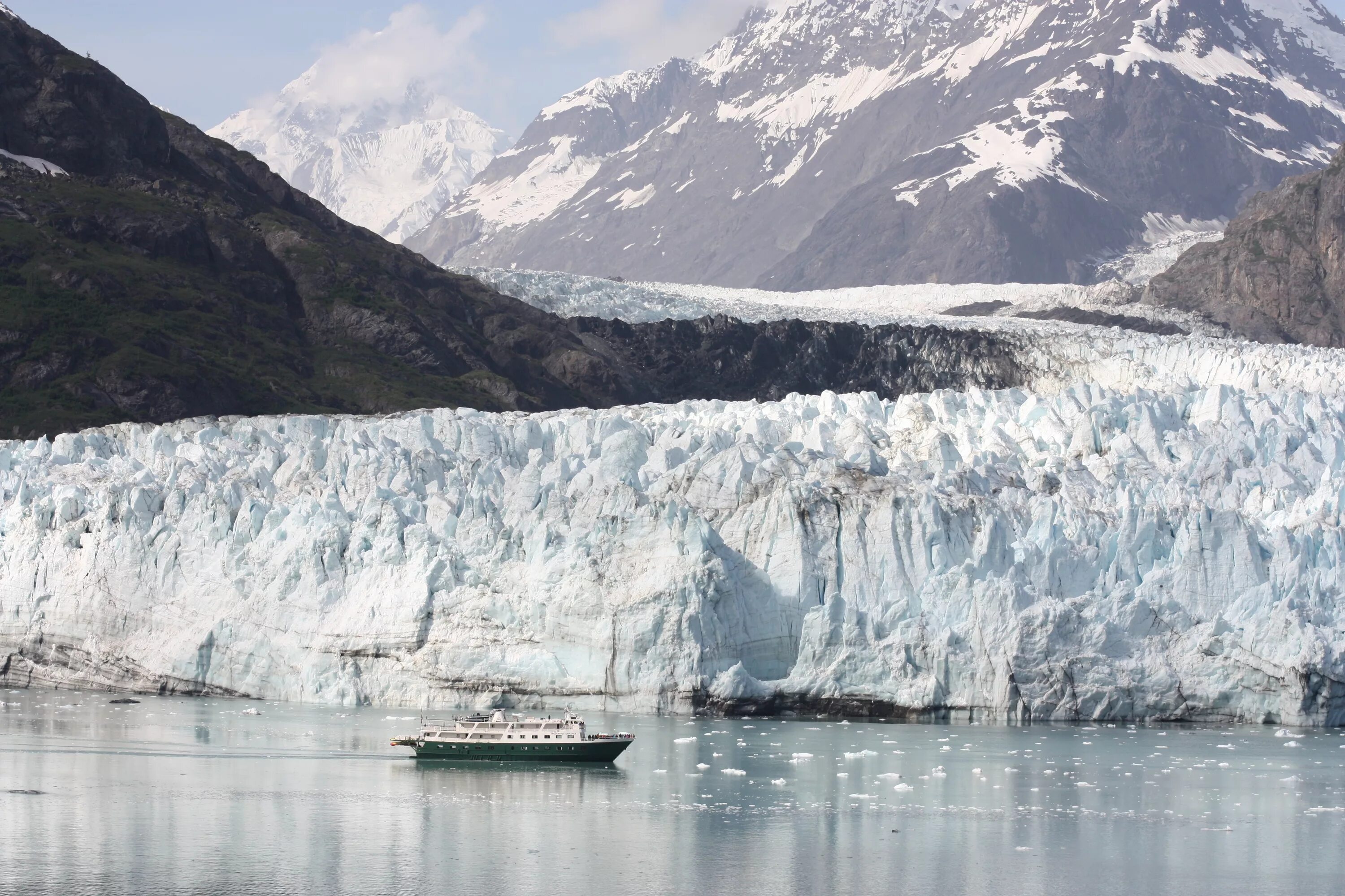 Предгорные ледники Аляски. Арктика и Аляска. Национальный парк «Glacier Bay» на Аляске. Марджери ледник, Аляска.