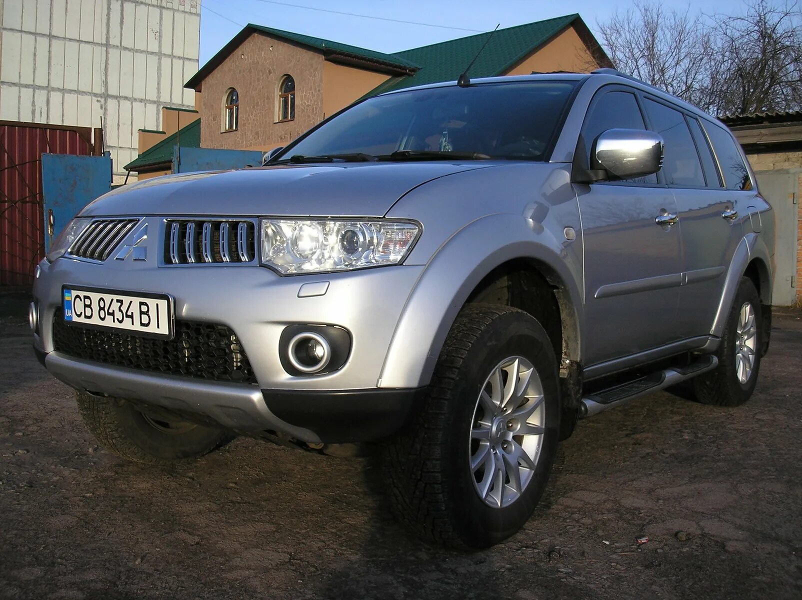 Mitsubishi pajero sport 2011