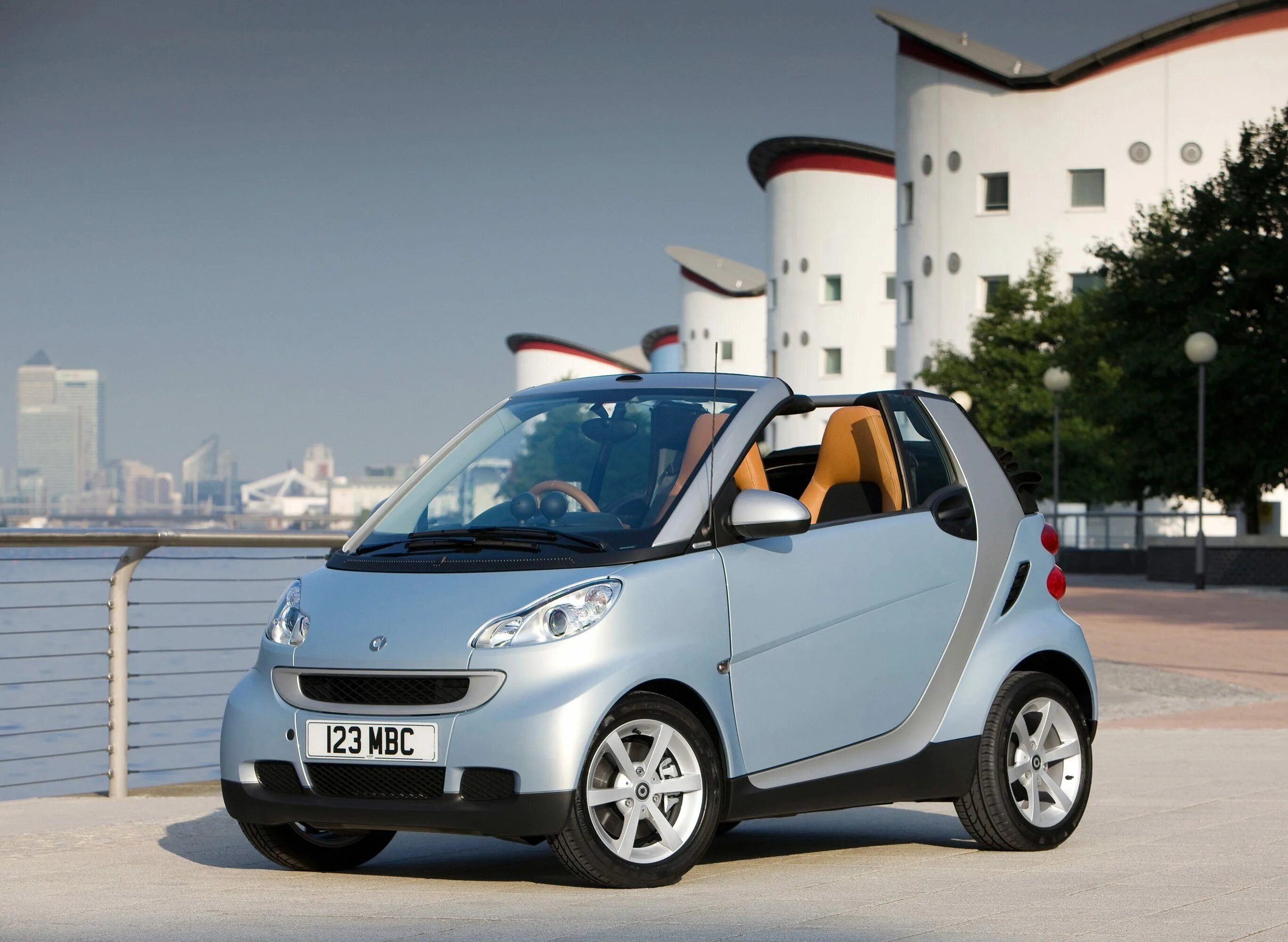 Мерседес 2 местный смарт. Smart fortwo 2014. Smart fortwo красный. Мерседес смарт 2. Матиз пининфарина.