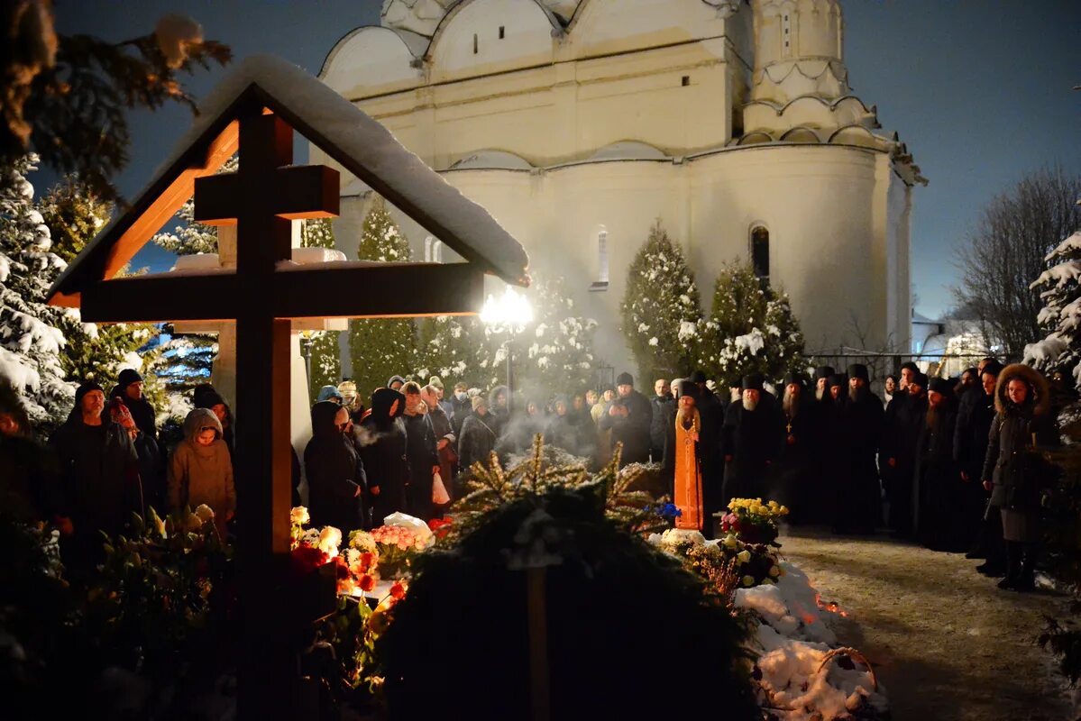 Старец ипполит халин рыльский монастырь. Могила архимандрита наума павлова в троице сергиевой лавре. Могила старца антония в брянске. Где похоронен старец. Отец герман троице-сергиева лавра.