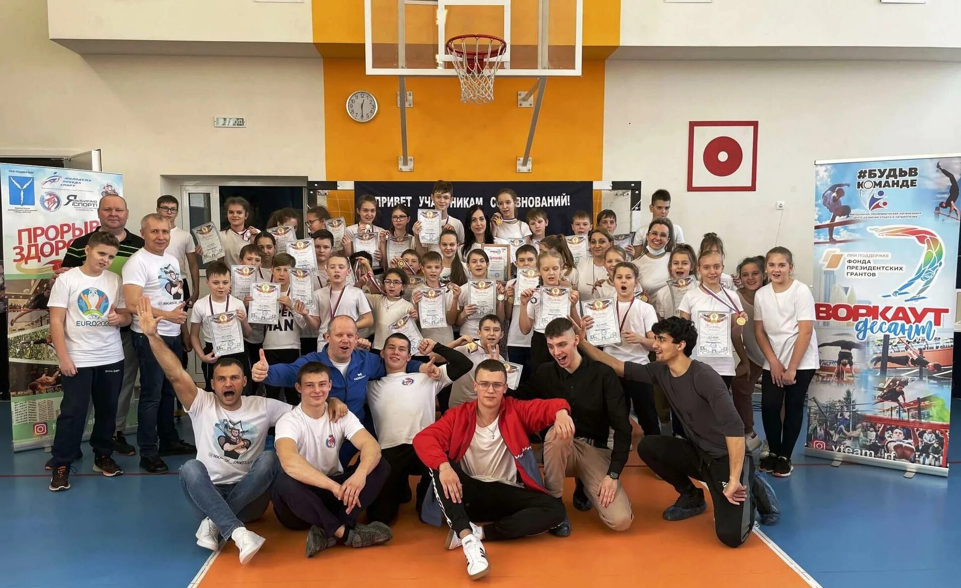 Фото для школьной группы. Расписание каникул мбоу сош. Каникулы в школе в энгельсе. Каникулы в школе средней. Горка на 1 школе энгельс.