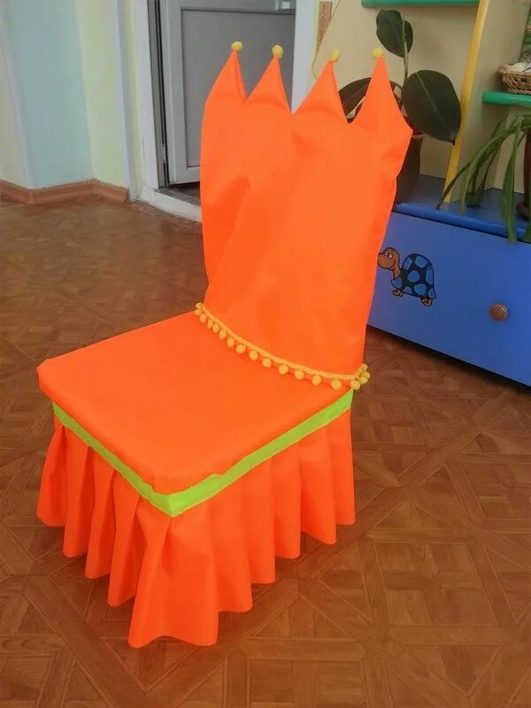 чехлы на стулья в детский сад. чехлы на стулья для сюжетно-ролевых игр. чехол на стул в детскую. накидки на стульчики для сюжетных игр. накидки на стульчики для сюжетных игр.