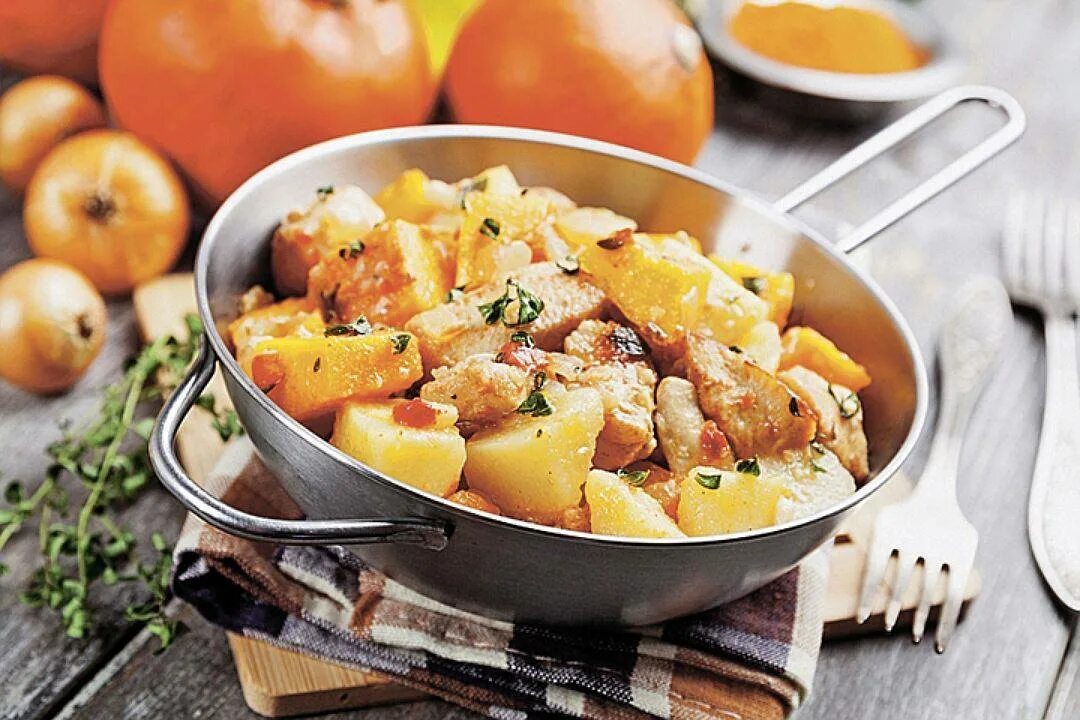 салат из тыквы с яблоком. жесткие овощи и фрукты. салат из тыквы с яблоком и морковью. салат с тыквой и яблоками. салат из тыквы с яблоком.