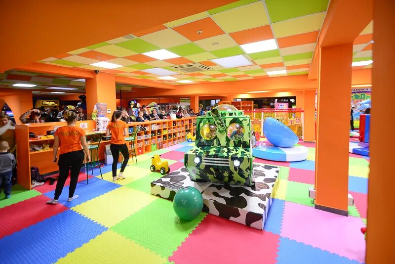 Развелкательный центр. Динки парк цум. Развлечения для детей. Развлекательные центры работа. Парк аттракционов happylon pirates park.