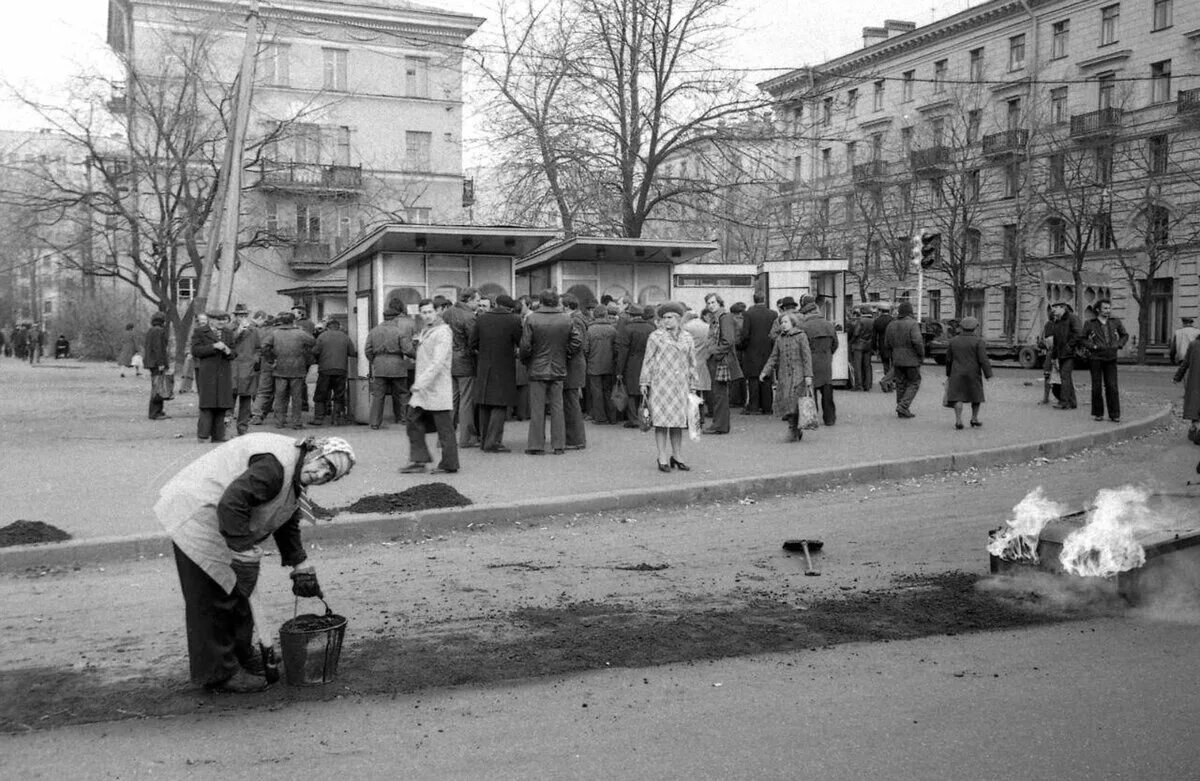 20 апреля 1980 года. Среднеохтинский проспект Ленинград. Ленинский проспект Ленинград 1970-е. Ленинград 1980 Литейный проспект. Среднеохтинский проспект 1986 год.