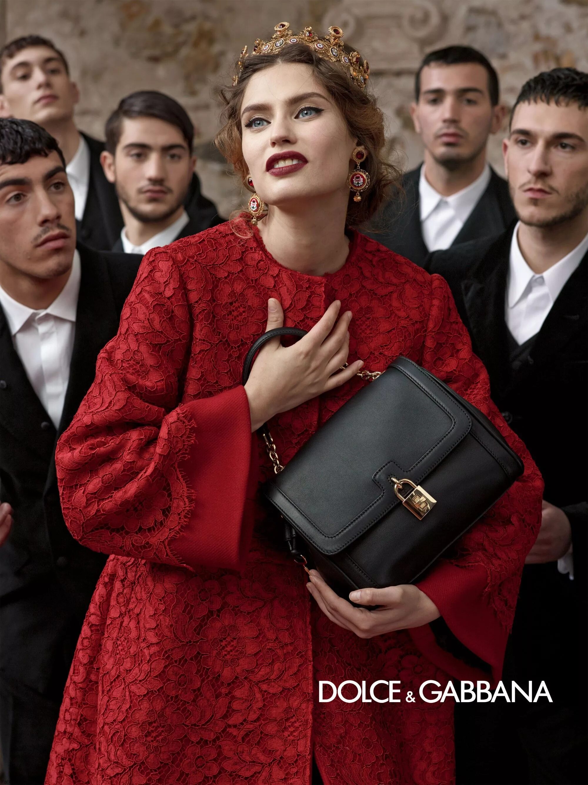 Реклама dolce gabbana. Сицилийская вдова Dolce Gabbana Бьянка Балти. Дольче Габбана Сицилийская вдова коллекция. Сицилийский стиль Дольче Габбана.