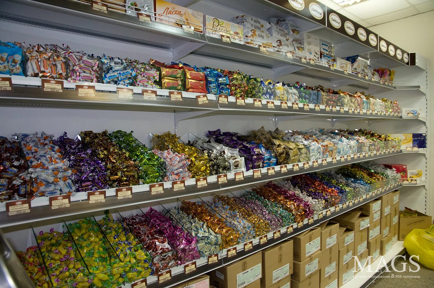 блошиный рынок в саратове. продать старые вещи. выкладка конфет. блошиный рынок тюмень московский тракт. блошиный рынок тбилиси.