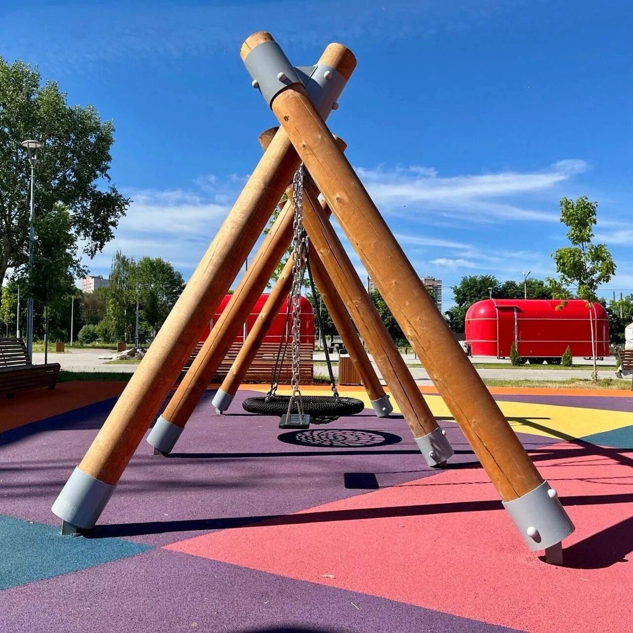Парк моя россия отзывы. Детская площадка в России. Парк для детей. Парк площадка. Детская площадка в парке Жемчужина.
