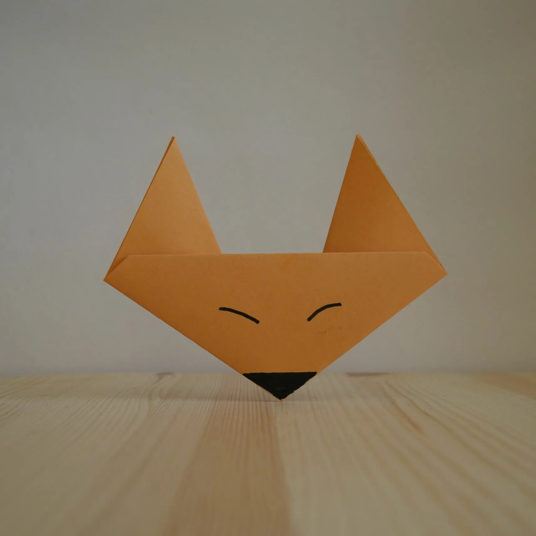 Оригами лиса. Оригами Лисенок. Поделка Лисичка из бумаги. Лисичка в технике оригами. Fox out