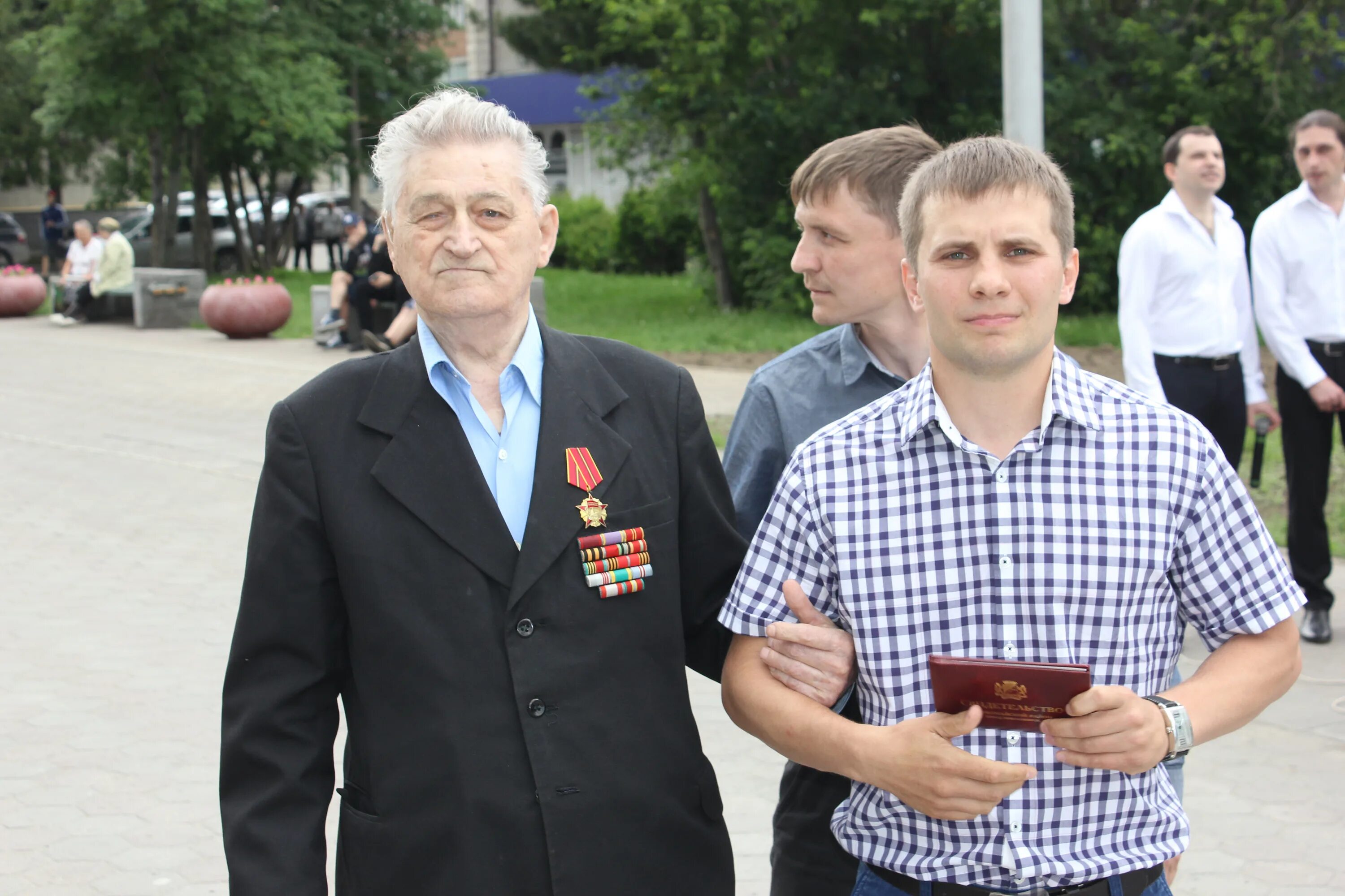 Новости г первомайский. Первомайский праздник в городе. Агитрейд. Девушки сельцо. Первомайск харьковская область.
