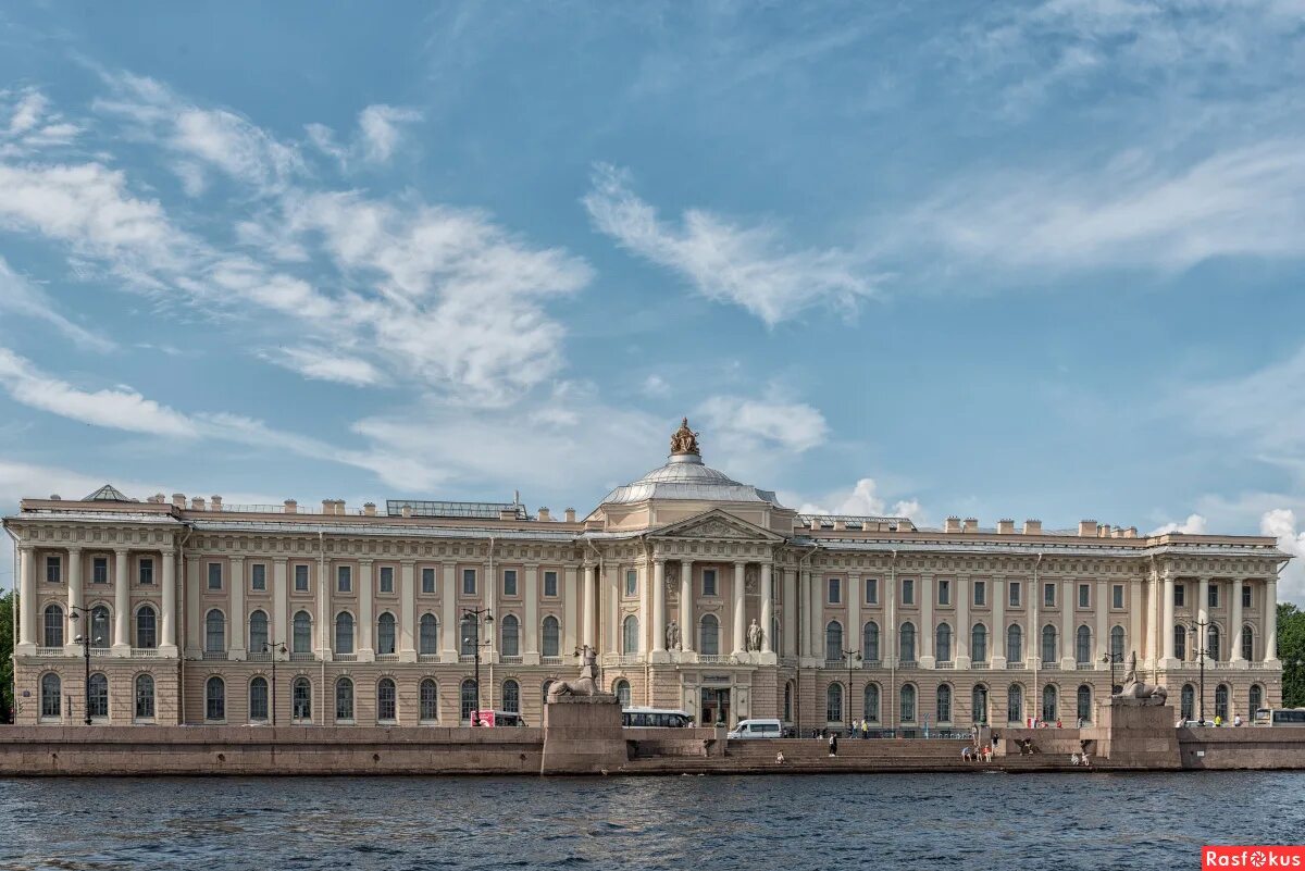 Академия спб. Академия художеств в Санкт-Петербурге. Академия художеств на Васильевском острове. Академия искусств Питер. Академия художеств Санкт-Петербург архитектура и стиль.