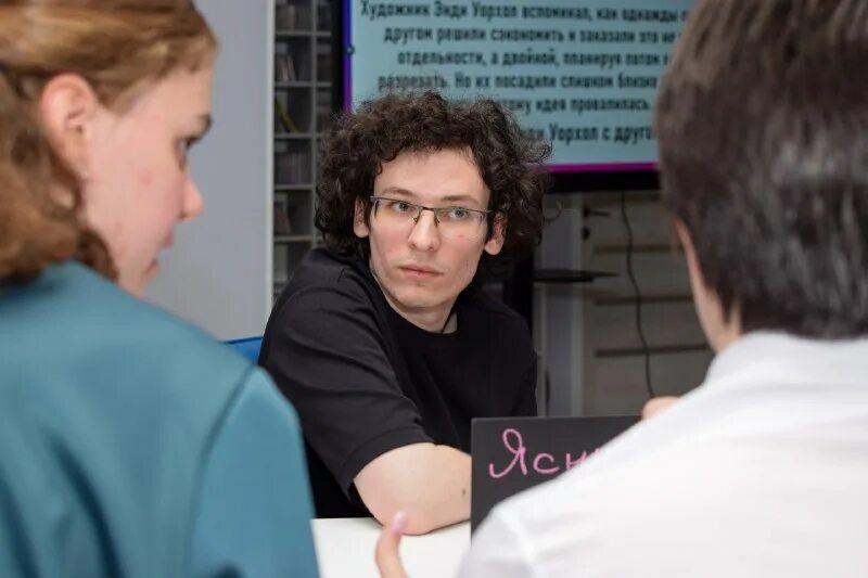 Подо мной пять восемь. Подо мной пять восемь. Подо мной пять восемь. Подо мной пять восемь. Я убит подо ржевом стихотворение текст.