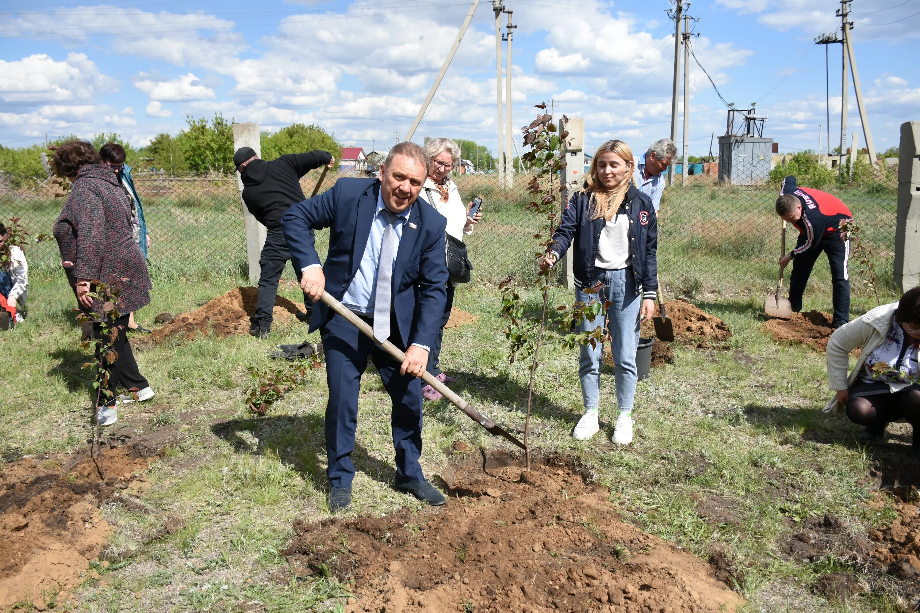 Новости курганской области сегодня свежие последние события. Аллея выпускников. Аллея памяти спецоперации. Кислянская школа Целинного района Курганской области.