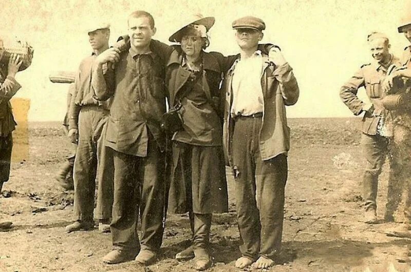 Лагерь военнопленных 465 можайск. Лагеря военнопленных в 1941. Продам пленного. Продам пленного. Советские военнопленные 1941-1943.
