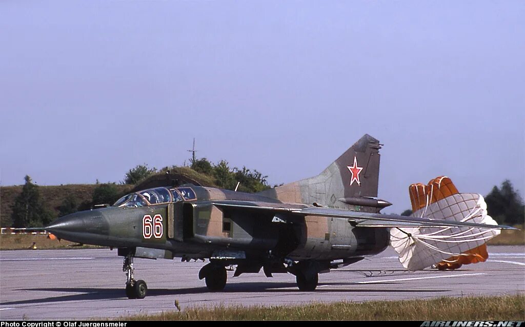 Миг 23 камуфляж. Миг-23уб. mig-23ub. миг 23. миг 23уб финстервальде.