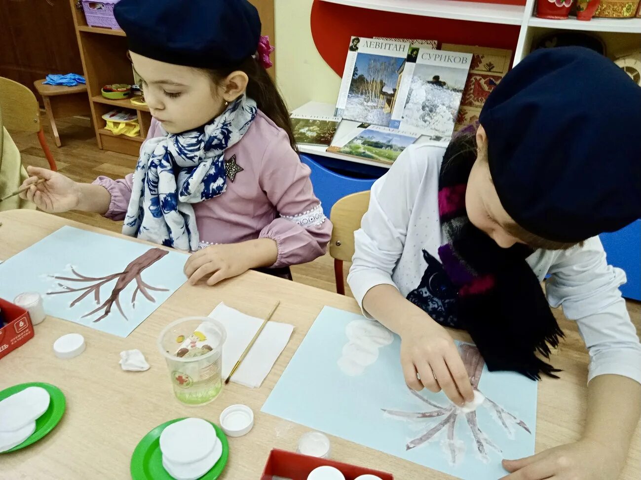 конкурс день художника. кисти и краски. районное мероприятие международный день художника. день художника 25 октября. яркие краски.