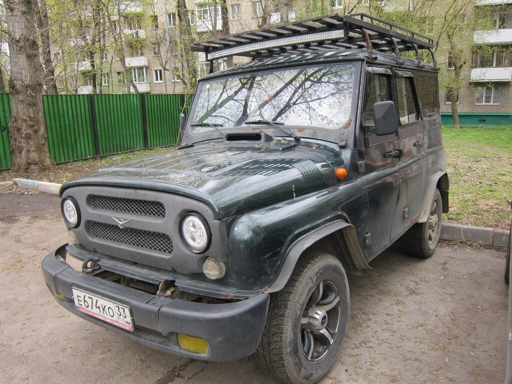 Уазик текст. Слово уаз. Машина уаз. Мемы про уаз. Уаз патриот и уаз буханка.