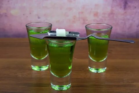 Абсент пил