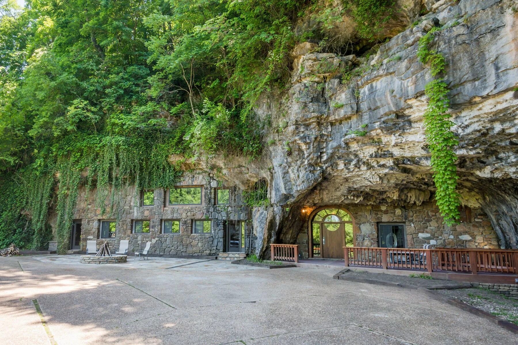 Cave home. Пещера Кейв крик. Beckham Creek Cave Lodge, США, Арканзас. Дом в пещере. Дома в пещерах.