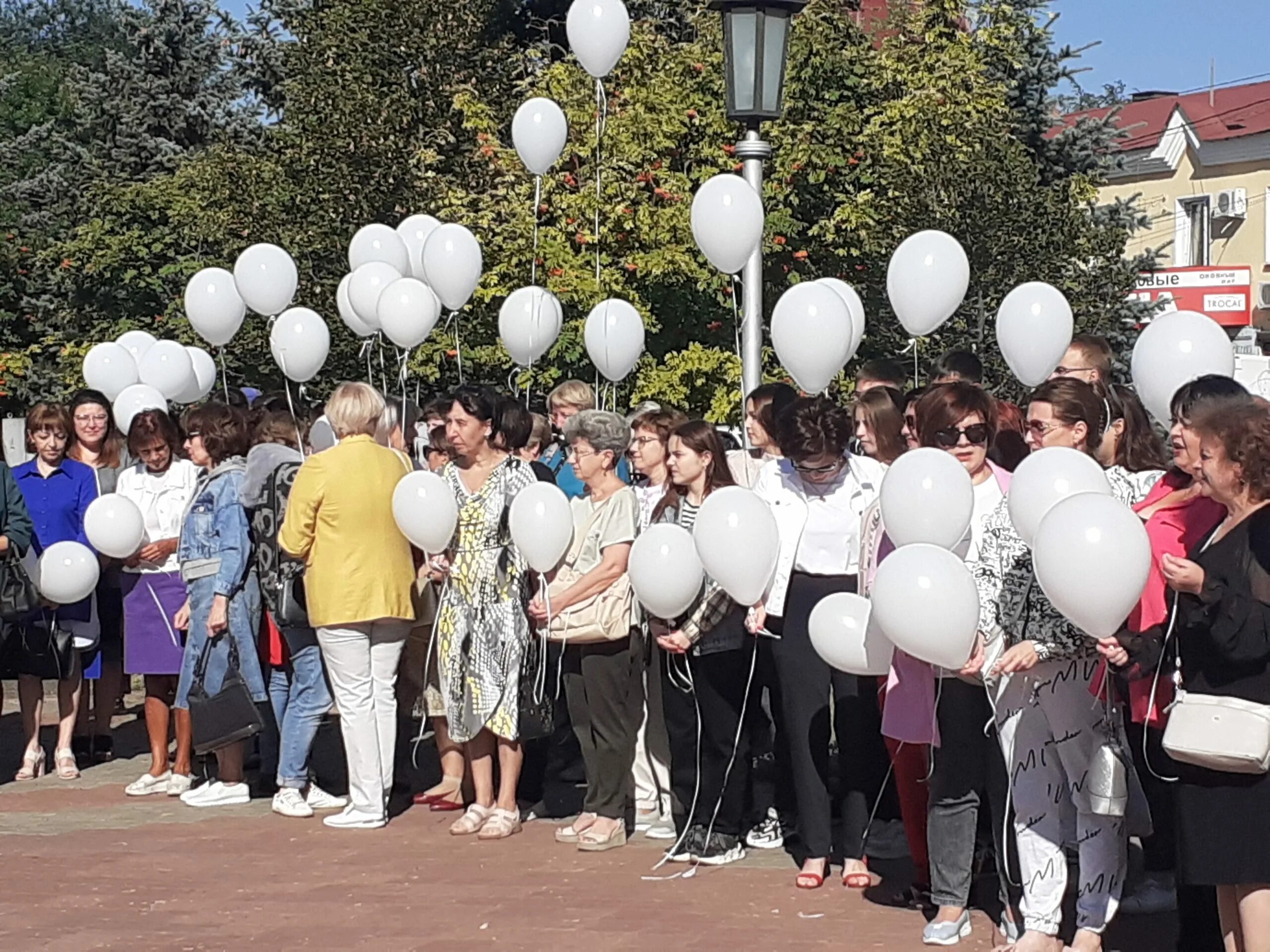 Бузулук новости на сегодня оренбургская область. Школа 3 Бузулук. Школа 5 Бузулук. Бузулук улица 3 сентября. День города Владикавказ.