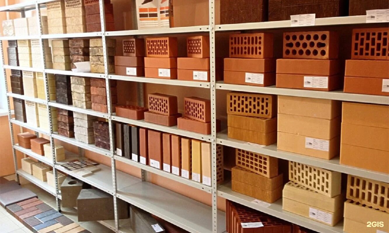 Магазин кирпича. Выкладка кирпича. Магазин кирпича. Кирпич витрина. Облицовочные материалы.