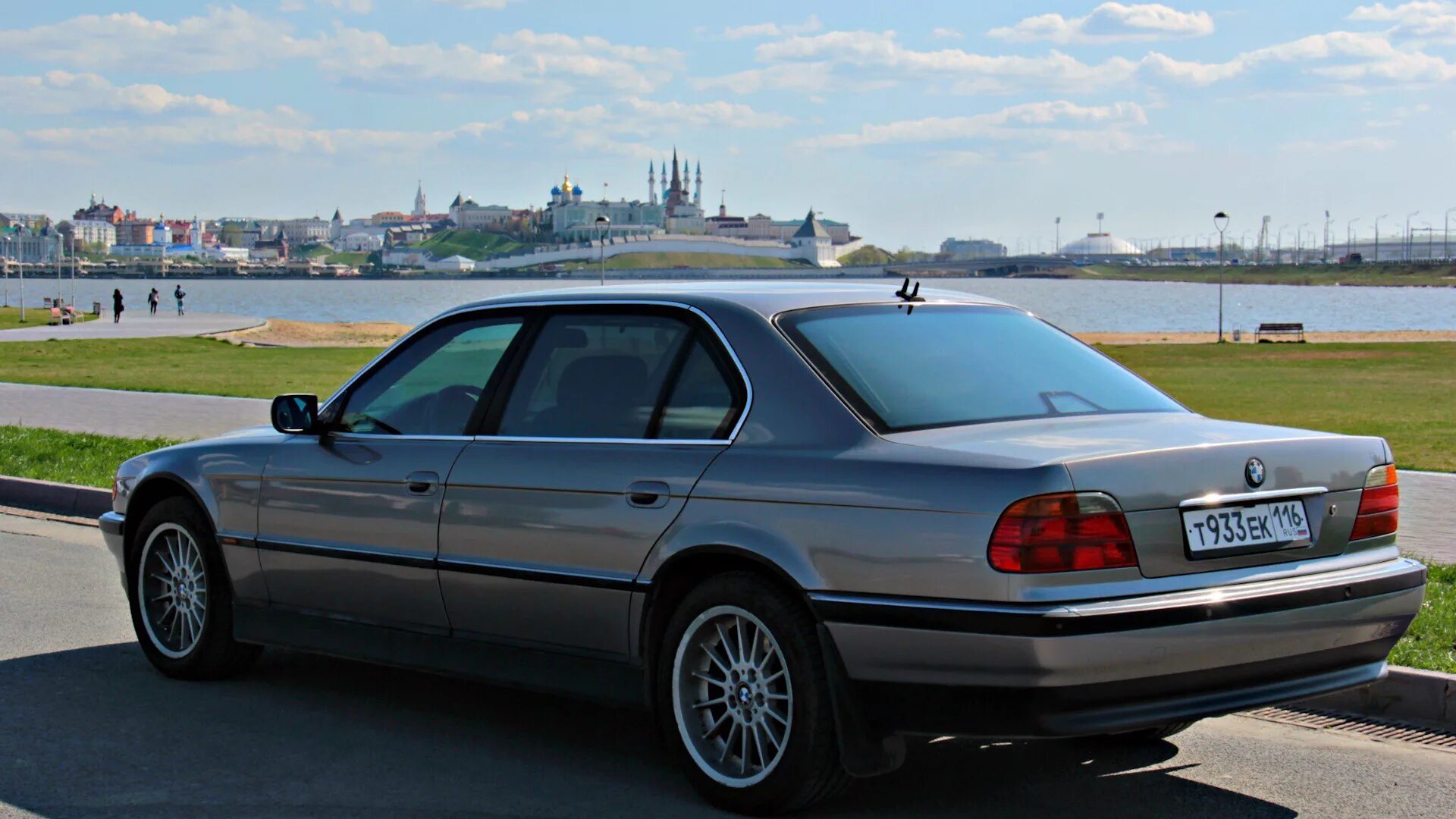 2000 год на продажу. BMW 7 2000. BMW 7 Series 2000. БМВ 7 2000 года.