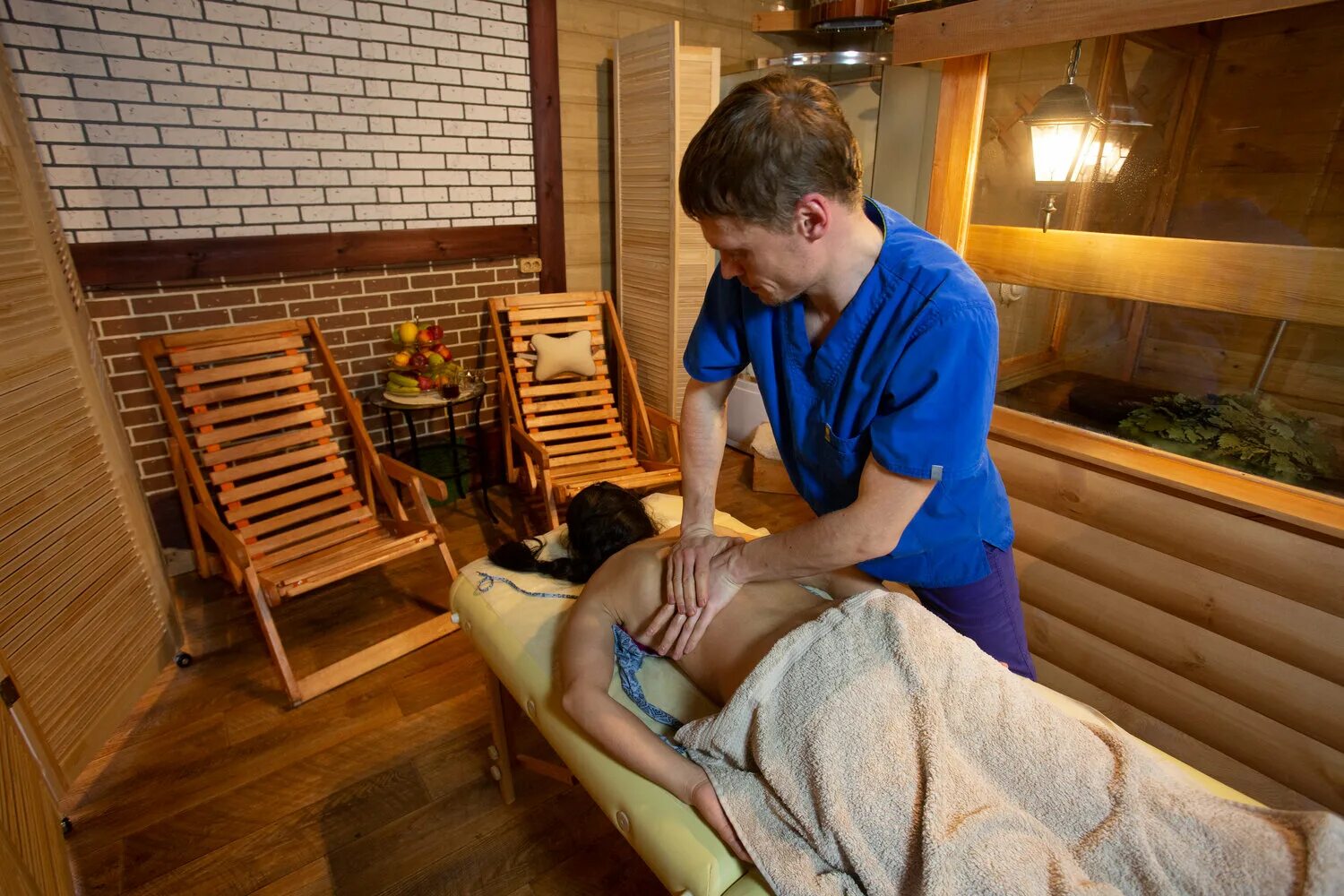 Массаж в бане. Спа для одного. Банный массаж. Банный массаж. Сауна массаж.
