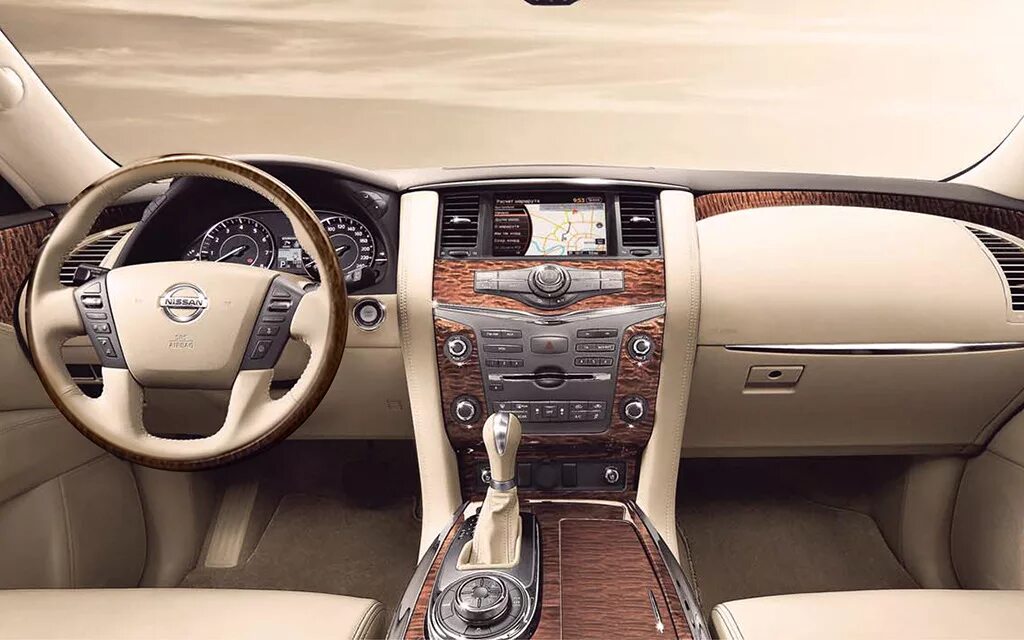 Фото Nissan Patrol (2010 - 2014) поколение Y62 - Салон Nissan отделан дорогими м