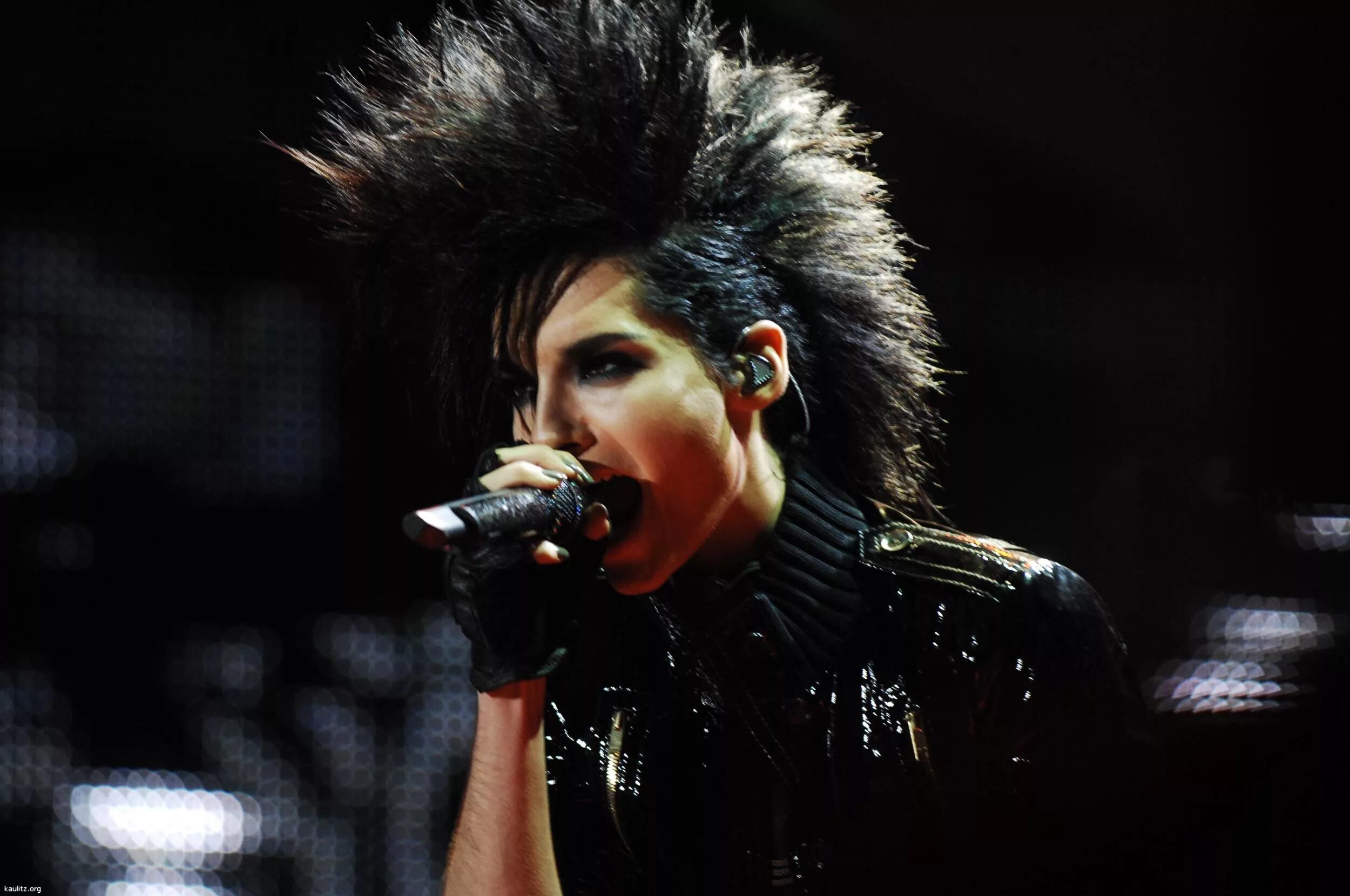 Tokio hotel bill. Билл ка́улитц. Билл каулитц слушать. Tokio hotel wallpaper. Билл каулитц слушать.