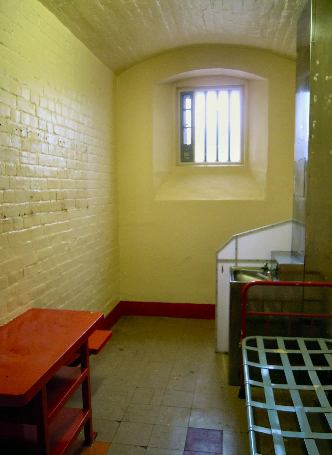 Оскар Уайльд в тюрьме. Редингская тюрьма. Тюрьма в которой сидел Оскар Уайльд. Рединг тюрьма.