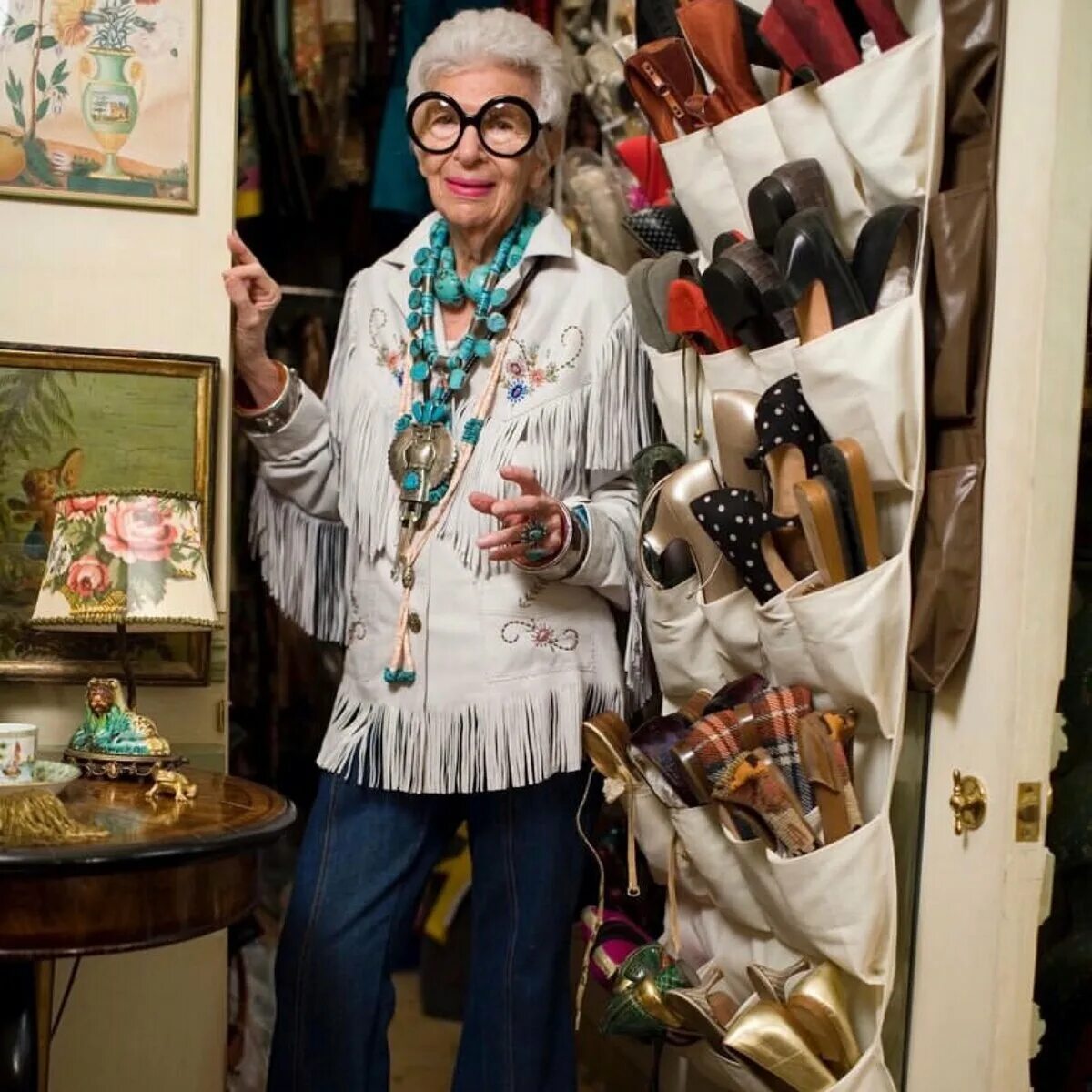 Iris apfel. Айрис Апфель. Айрис Апфель стиль. Айрис Апфель в молодости. Икона стиля Айрис Апфель.