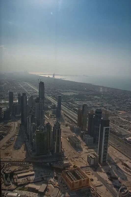 Бурдж-халифа дубай 124 этаж. Бурдж халифа вид из окна последнего этажа. Вид с бурдж-халифа в дубае. 125 этаж бурдж халифа. Бурдж халифа вид с 124 этажа.