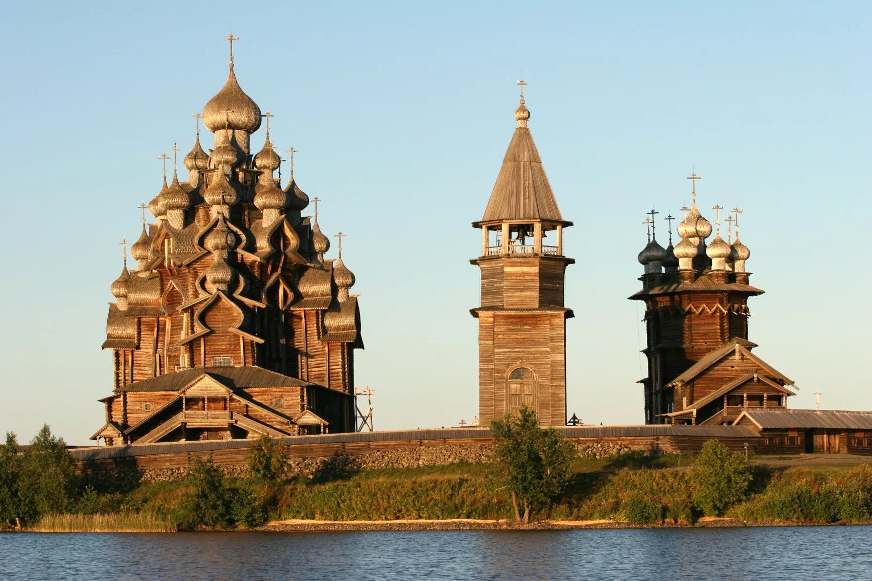 Всемирное культурное наследие поволжья. Архитектурный ансамбль Кижи. Ансамбль Кижского погоста. Архитектурный ансамбль Кижи Кижский Погост. Погост Кижи культурное наследие.