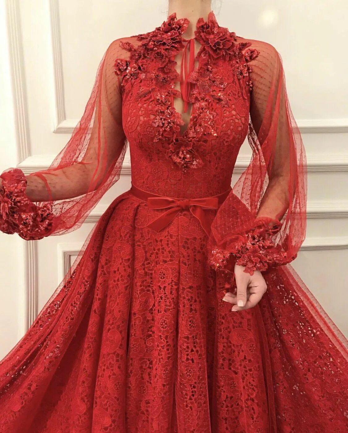 Турецкий дизайнер Teuta Matoshi. Teuta Matoshi платья красное. Teuta Matoshi Duriqi дизайнер. Платья турецкого дизайнера Teuta Matoshi. Красивые платья длинный рукав