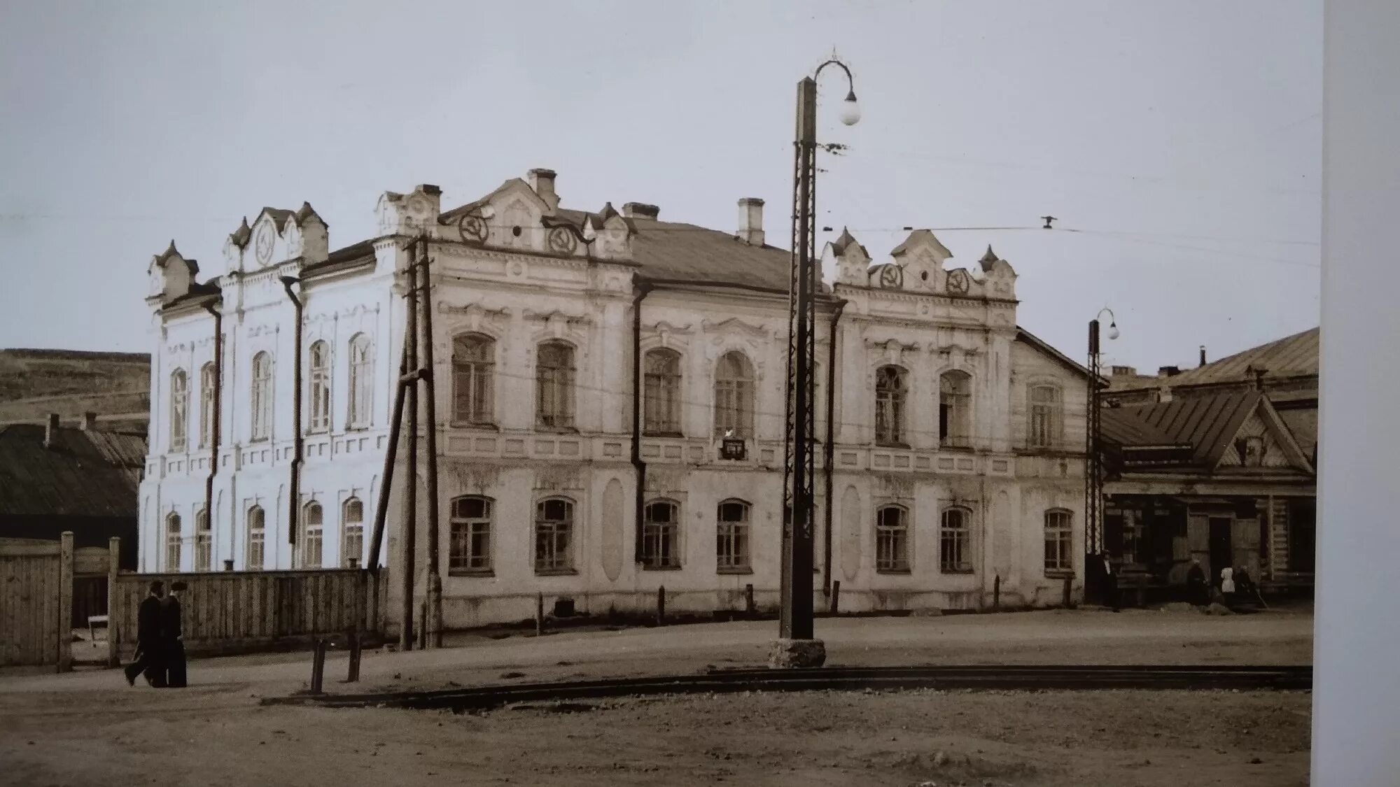 Кузнецк ул ленина. Дом братьев Комаровых в Кукморе. Кукмор вокзал. Купечество города Кузнецка Пензенской области. Дом купца в городе Кузнецке.