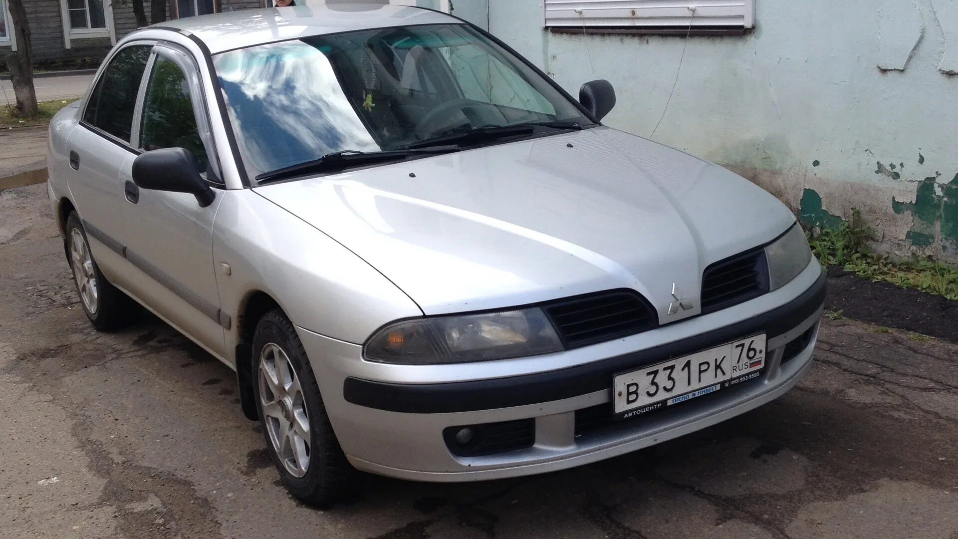 Mitsubishi carisma 1.6. Митсубиси Каризма 2002. Митсубиси Каризма 2002 1.6. Мицубиси Каризма, 2002 года. Тонированная Mitsubishi Carisma 2002.