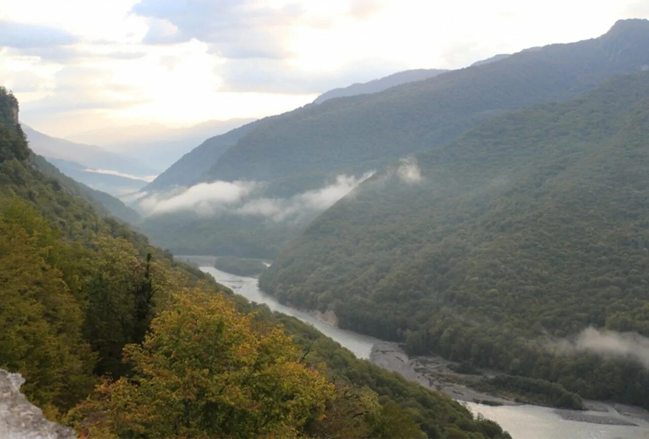 Кандагарское ущелье абхазия. Кодорское ущелье цебельда. Кодорское ущелье в абхазии. Сухум абхазия кодорское ущелье. Река кодор абхазия.