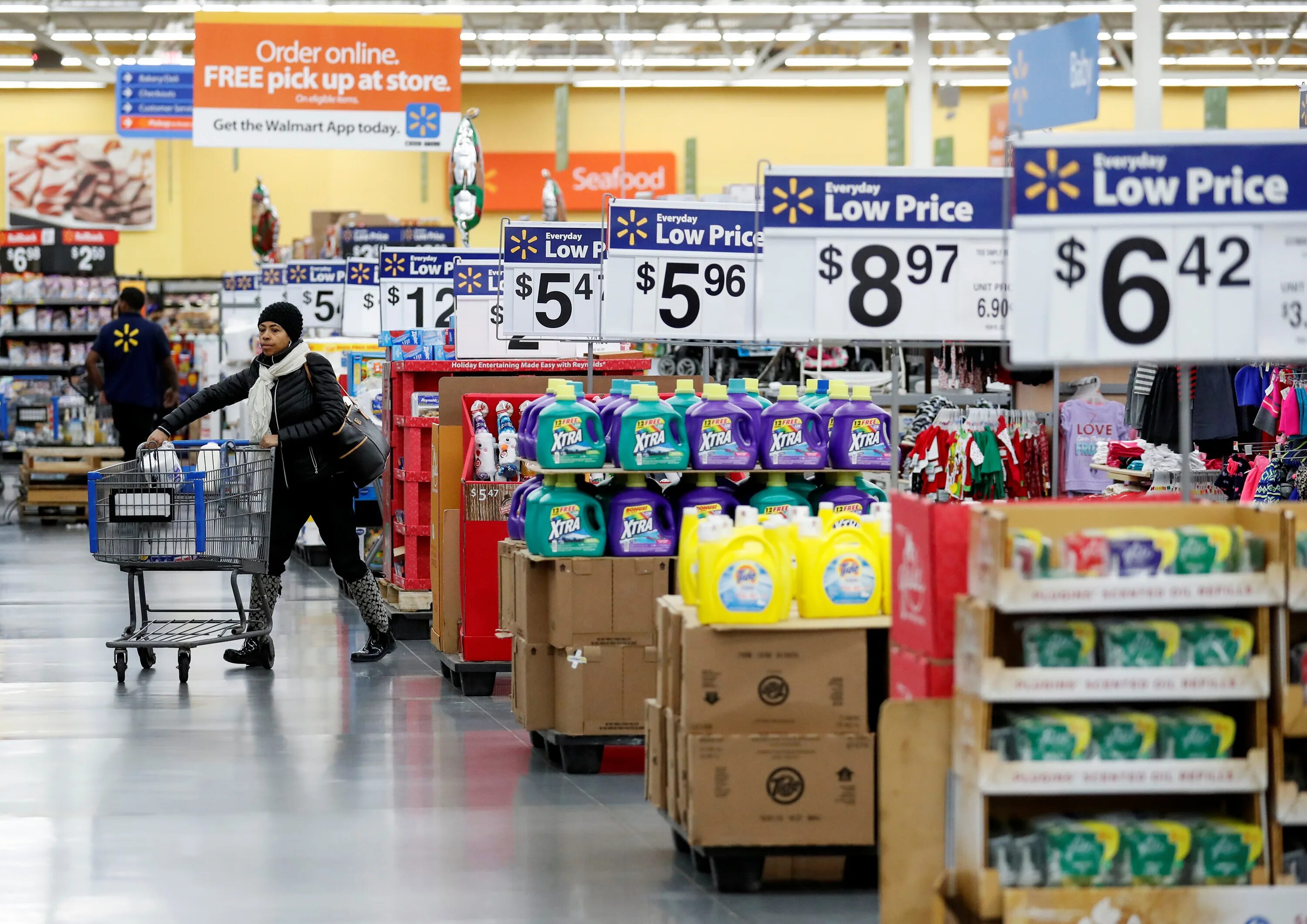 Магазин одежды сибирь. Лоу поли ресторан. Walmart price. Гипермаркет одежды. Your price гипермаркет одежды и обуви.