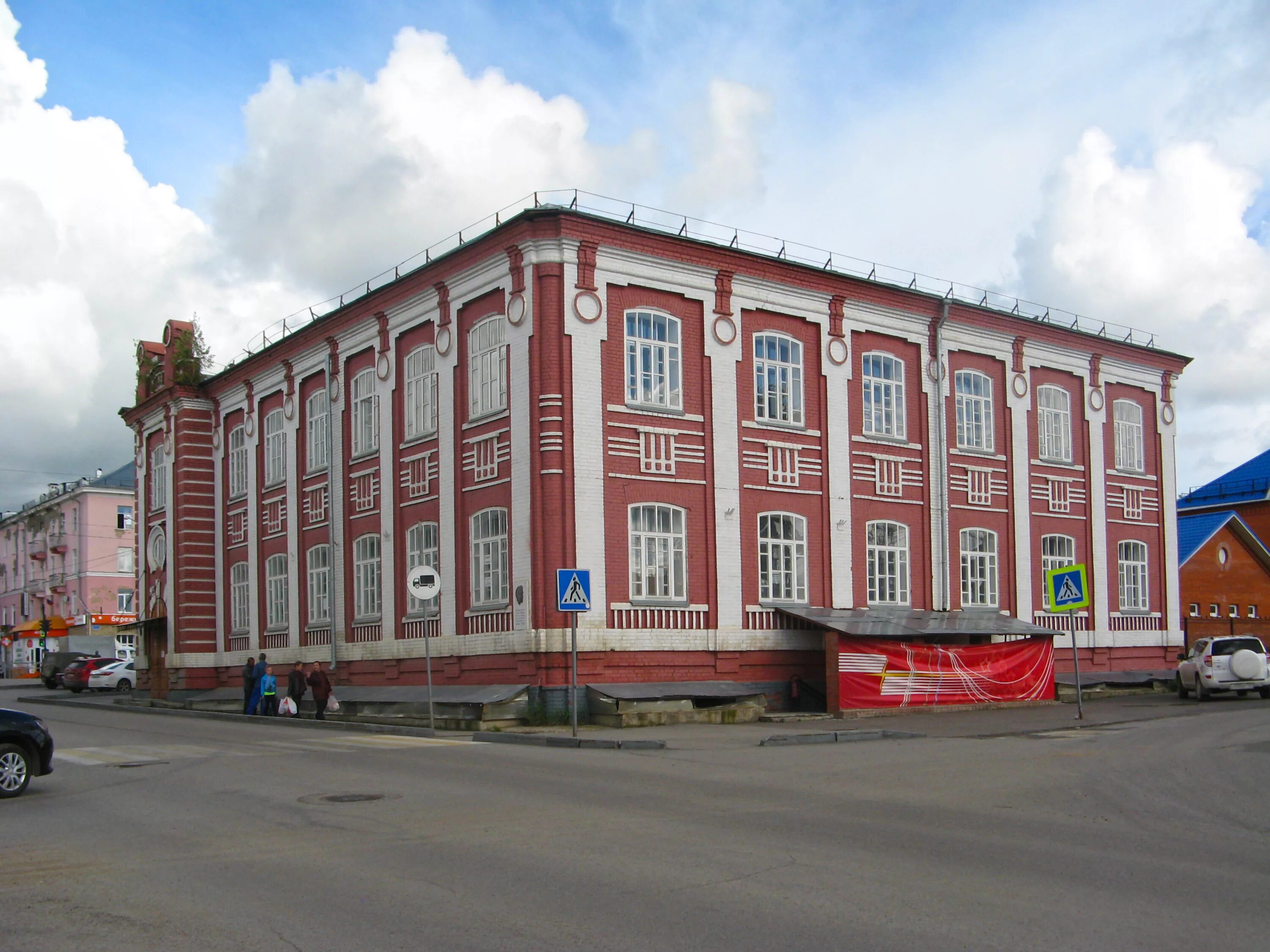 Дворец ТГЗ Лысьва. Город Лысьва Пермский край. Церковно приходская школа Лысьва Пермский край. Лысьва (город) города Пермского края. Сайт город лысьва