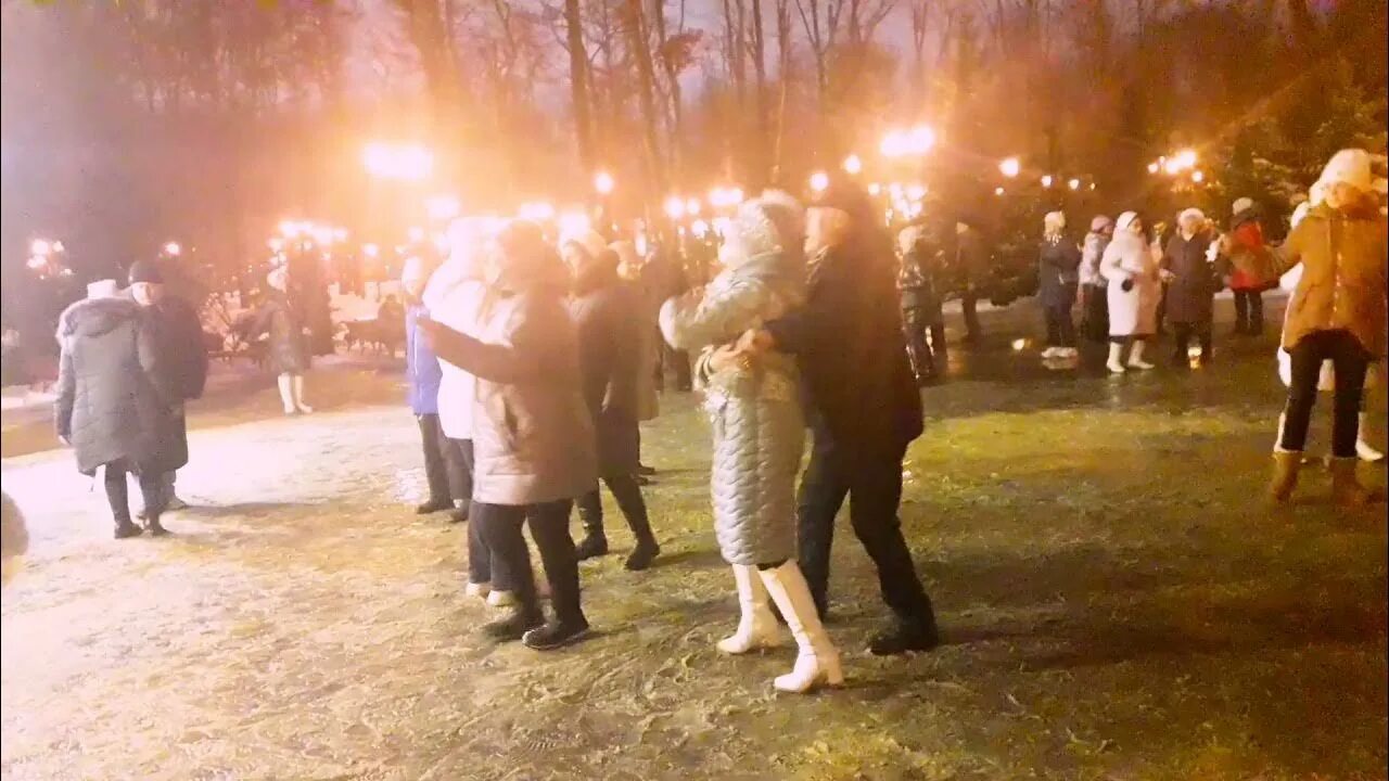 Парк горького харьков 2024. Танцы в парке Горького в Харькове новое видео 2024 года.